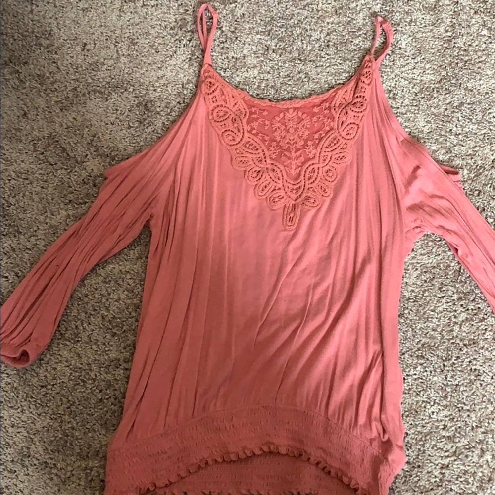 Light pink quarter length sleeves.
